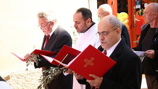 Cvjetnica 20. ožujka 2016: Nakon blagoslova maslinovih grančica, nadbisku Želimir Puljić predvodio je procesiju do katedrale sv. Stošije gdje je služio misno slavlje na kojem se pjevala Muka našeg Gospodina Cvjetnica 20. ožujka 2016: Nakon blagoslova maslinovih grančica, nadbisku Želimir Puljić predvodio je procesiju do katedrale sv. Stošije gdje je služio misno slavlje na kojem se pjevala Muka našeg Gospodina