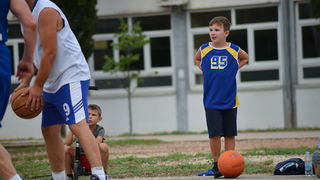U povodu blagdana Kraljice Mira u Stanovima odigrana utakimica između veterana KK Zadar i Stanova, Foto: Iva Perinčić U povodu blagdana Kraljice Mira u Stanovima odigrana utakimica između veterana KK Zadar i Stanova, Foto: Iva Perinčić