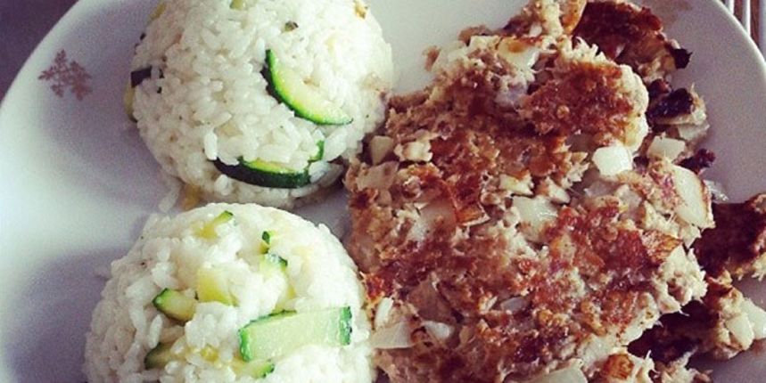 Ručak, pljeskavice, tunjevina. Fit team foto Ručak, pljeskavice, tunjevina. Fit team foto