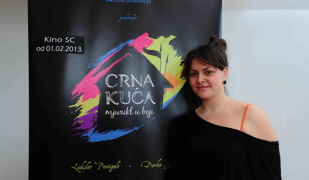 Rasplesani mladi ansambl “Crne kuće”