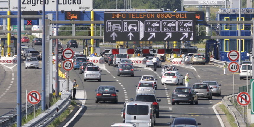 guzva, Naplatna postaja Lucko.Danas oko 9h ujutro na naplatnoj postaji Lucko u smjeru Rijeke i Splita nisu se stvarale nikakve guzve niti zastoji.Na slici: Naplatna postaja Lucko bez guzve i zastoja.Foto: Nenad Dugi / CROPIX guzva, Naplatna postaja Lucko.Danas oko 9h ujutro na naplatnoj postaji Lucko u smjeru Rijeke i Splita nisu se stvarale nikakve guzve niti zastoji.Na slici: Naplatna postaja Lucko bez guzve i zastoja.Foto: Nenad Dugi / CROPIX