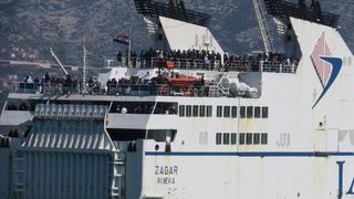 Brodom “Zadar” riječka Armada stigla na derbi u Split Brodom “Zadar” riječka Armada stigla na derbi u Split