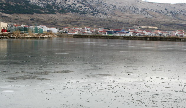 Zaleđeno more na Pagu