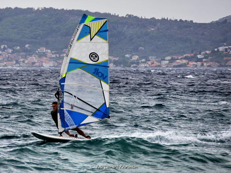 Kiteri i surferi uživali u jakom jugu