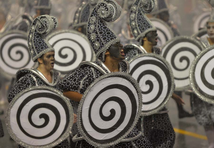 Tradicionalni karneval u Brazilu, foto: NELSON ALMEDIA Tradicionalni karneval u Brazilu, foto: NELSON ALMEDIA