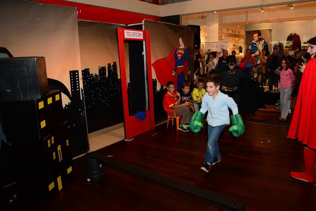 Superheroji u trgovinskom centru Supernova 25. listopada 2014. Foto: Iva Perinčić Superheroji u trgovinskom centru Supernova 25. listopada 2014. Foto: Iva Perinčić