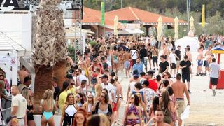 Zrće: Drugi dan Hideout festivala privukao je mnogobrojnu publiku na after beach party, Photo: Luka Stanzl/PIXSELL Zrće: Drugi dan Hideout festivala privukao je mnogobrojnu publiku na after beach party, Photo: Luka Stanzl/PIXSELL