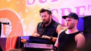 Image 685889 (auto) Image 685889 (auto)