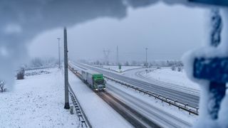 Snijeg i zimski uvjeti kod čvora Gospić na autocesti A1
