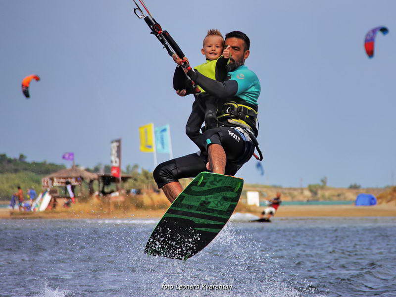 Kite surferi guštaju u Ninu