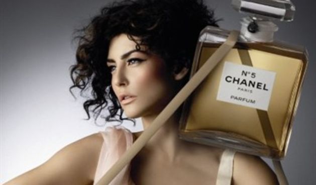 Mirisi ističu obline Antonije Stupar (Tportal.hr)