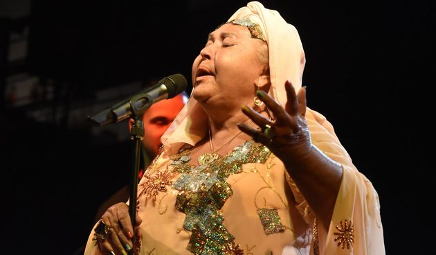 Esma Redžepova u klubu Arsenal