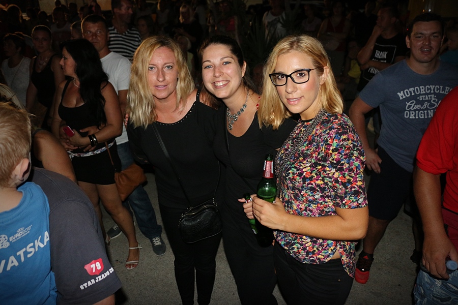 Dan Općine Vir proslavljen uz spektakularni koncert Prljavog Kazališta i vatromet Dan Općine Vir proslavljen uz spektakularni koncert Prljavog Kazališta i vatromet