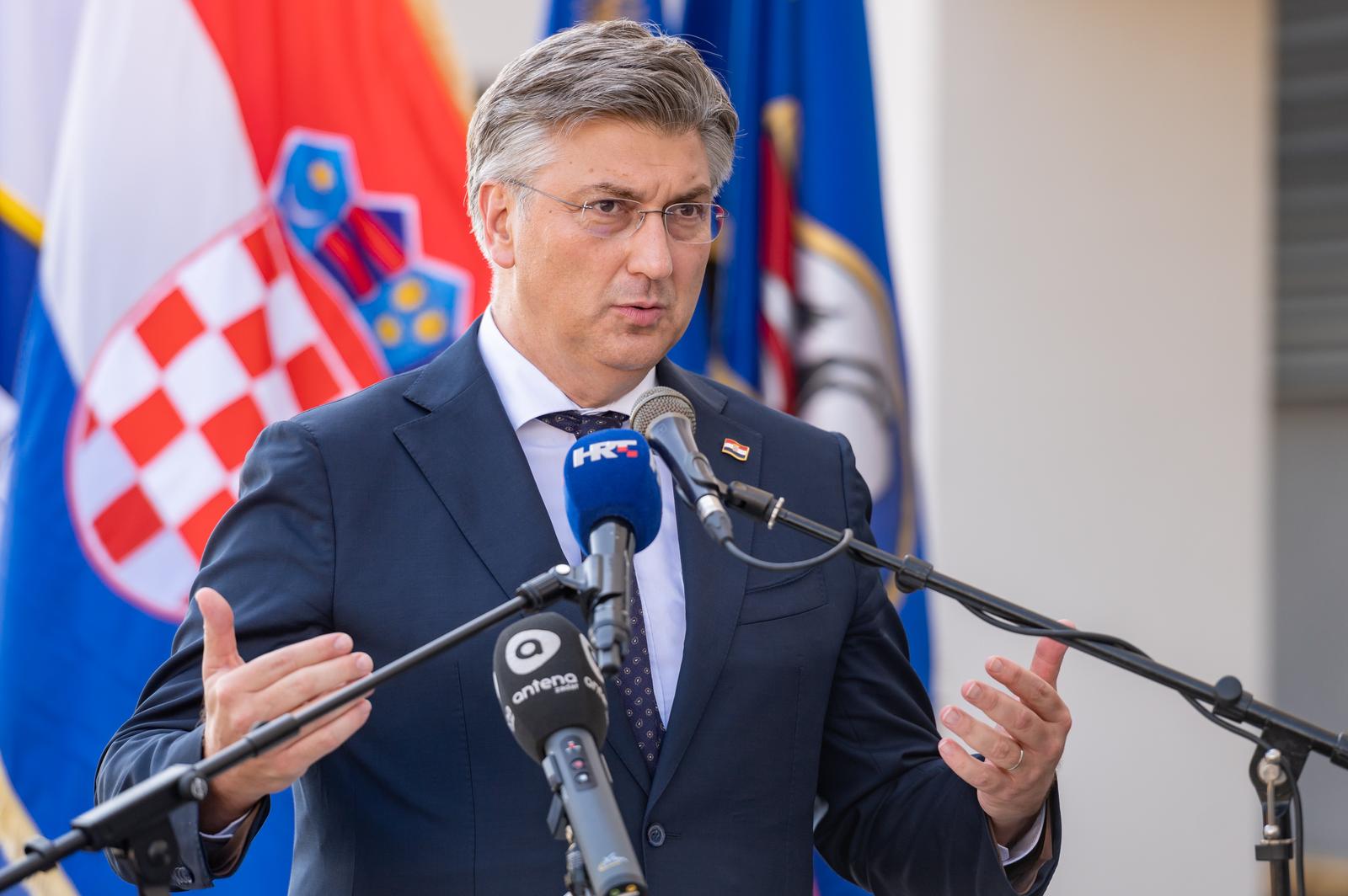 Premijer Plenković sudjelovao na svečanosti primopredaje ključeva POS-ovih stanova Premijer Plenković sudjelovao na svečanosti primopredaje ključeva POS-ovih stanova