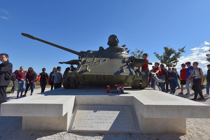 Zadar danas obiljezava 25. obljetnicu obrane Grada. 6. listopada 1991. otporom hrvatskih branitelja sprijecen je prodor srpskih snaga u grad. Kod spomen obiljezja na Dracevcu odrzan je svecani skup. Photo: Dino Stanin/PIXSELL