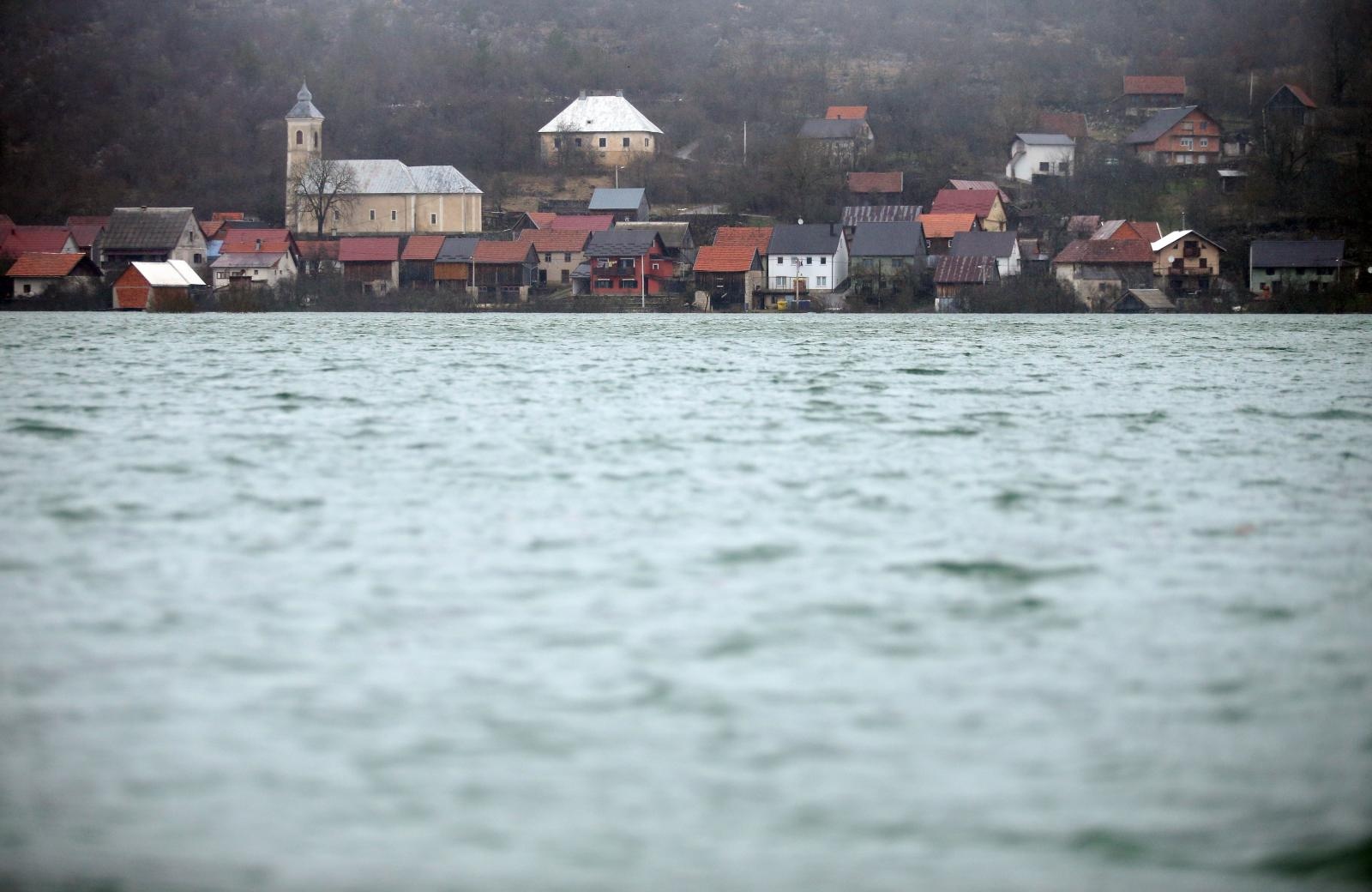 Na području Kosinja proglašeno izvanredno stanje obrane od poplava Na području Kosinja proglašeno izvanredno stanje obrane od poplava
