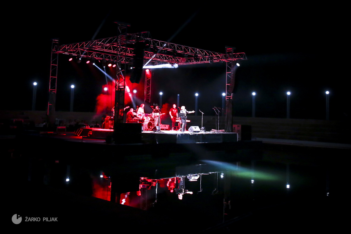 Zorica Kondža i klapa Cambi @ bazen Ilirije u Biogradu