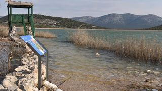 Nezapamćeno visoka razina vodostaja Vranskog jezera Nezapamćeno visoka razina vodostaja Vranskog jezera