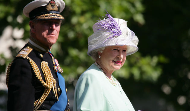 kraljica elizabeta i muž (foto: mcnairn.com)