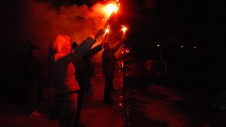 19.02.2014., Preko – U Preku na otoku Ugljanu organizirana je bakljada pod nazivom “Osvijetlimo otoke – jos nas ima”. Otocani protestiraju bakljadom protiv ukidanja malog ribolova i dr. Photo: Dino Stanin/PIXSELL 19.02.2014., Preko – U Preku na otoku Ugljanu organizirana je bakljada pod nazivom “Osvijetlimo otoke – jos nas ima”. Otocani protestiraju bakljadom protiv ukidanja malog ribolova i dr. Photo: Dino Stanin/PIXSELL