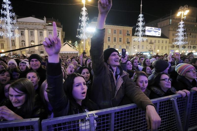 Na zagrebačkom Trgu bana Josipa Jelačića održan je jubilarni 10. humanitarni koncert Želim život za zakladu Ana Rukavina. Photo:Tomislav Miletić/PIXSELL Na zagrebačkom Trgu bana Josipa Jelačića održan je jubilarni 10. humanitarni koncert Želim život za zakladu Ana Rukavina. Photo:Tomislav Miletić/PIXSELL