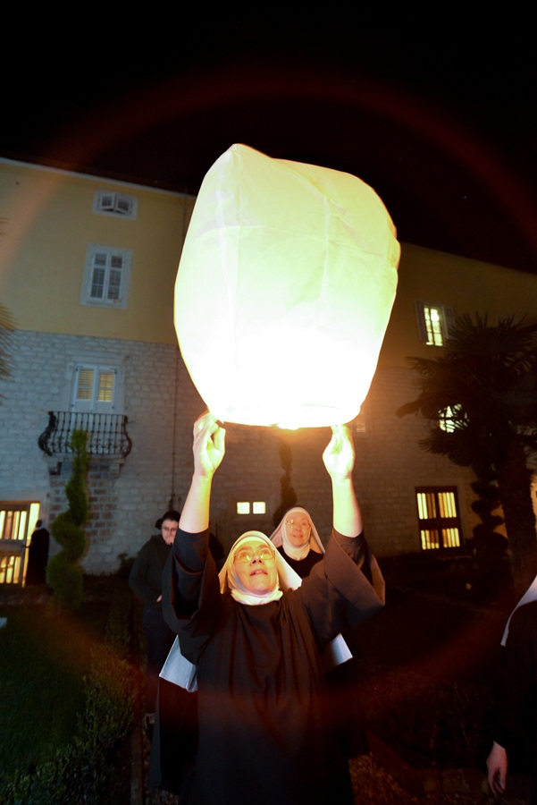 U klaustru samostana sv. Marije i zadarske benediktinke su sudjelovale u akciji “Zaželi ljubav”. Foto: Iva Perinčić U klaustru samostana sv. Marije i zadarske benediktinke su sudjelovale u akciji “Zaželi ljubav”. Foto: Iva Perinčić