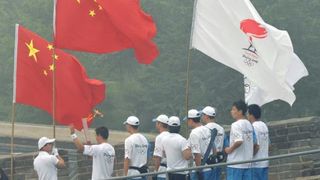 Olimpijska baklja na kineskom zidu