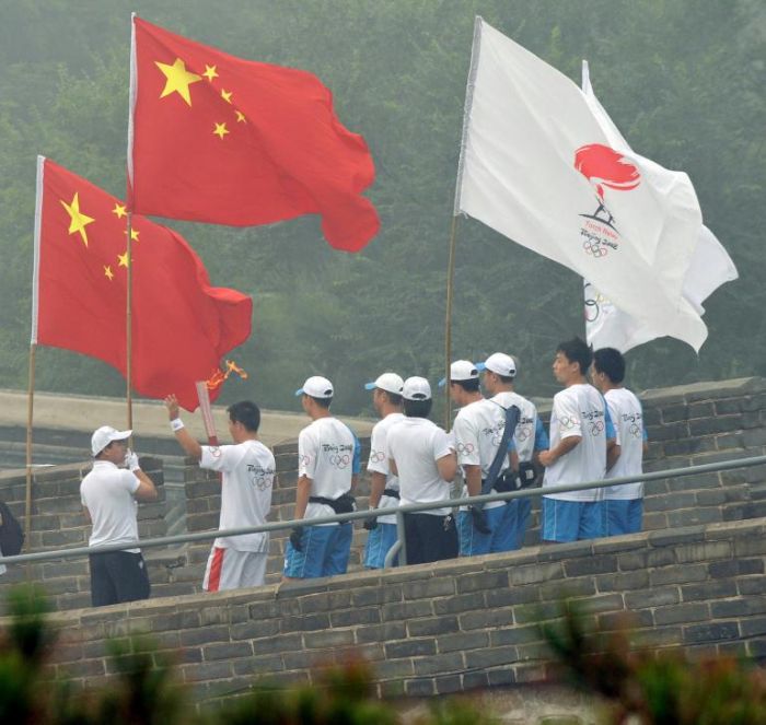 Olimpijska baklja na kineskom zidu