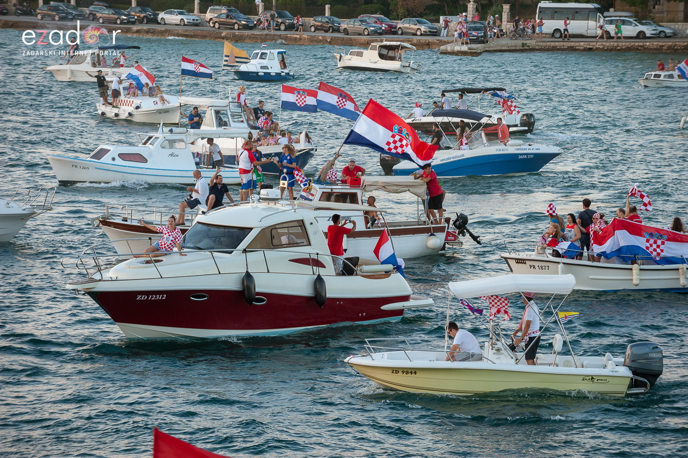 Zadar priredio čudesan doček svojim Vatrenim herojima (1)