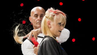 Zagreb, 250911.
U Areni Zagreb 24. i 25.09. odrzava se Beauty i Lifestyle Show, sajam ljepote.
Najveci show danas napravili su sarajevski frizeri.
Na slici: Sarajevo hair show.
Foto: Neja Markicevic / CROPIX Zagreb, 250911.
U Areni Zagreb 24. i 25.09. odrzava se Beauty i Lifestyle Show, sajam ljepote.
Najveci show danas napravili su sarajevski frizeri.
Na slici: Sarajevo hair show.
Foto: Neja Markicevic / CROPIX