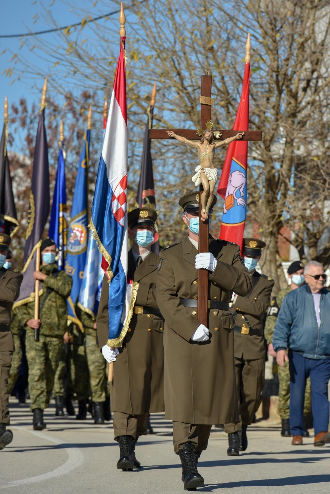 Škabrnja: Kolonom sjećanja obilježena je obljetnica stradavanja branitelja i civila Škabrnja: Kolonom sjećanja obilježena je obljetnica stradavanja branitelja i civila