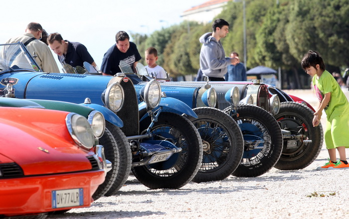 Zadar, 050612.
Oldtimer Rally “2Fast4You” na relaciji Ancona – Makarska – Dubrovnik – Zadar – Split odrzava se od 1. – 7. lipnja 2012. godine u organizaciji talijanske agencije “Solo Croazia” . Danas su sudionici rallya svoje limene ljubimce u posljepodne