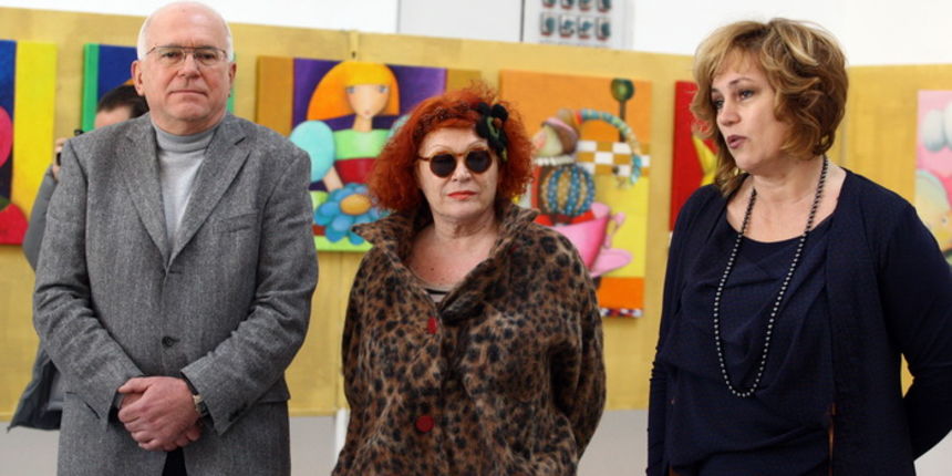 Zadar, 131210.
Otvaranje adventske izlozbe zadarske slikarice Silvijane Drazovic u Gradskoj lozi.
Na slici  gradonacelnik Zvonimir Vrancic, Silvijana Drazovic i ravnateljica Doma za djecu Tatjana Vukman.
Foto: Vladimir Ivanov / CROPIX