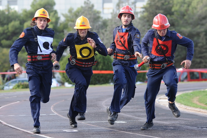 Zadar, 290912
Atletska staza SC Visnjik.
Odrzano VI. drzavno natjecanje vatrogasaca republike Hrvatske. Domacin je Vatrogasna zajednica Zupanije Zadarske.
Foto: Luka Gerlanc / CROPIX Zadar, 290912
Atletska staza SC Visnjik.
Odrzano VI. drzavno natjecanje vatrogasaca republike Hrvatske. Domacin je Vatrogasna zajednica Zupanije Zadarske.
Foto: Luka Gerlanc / CROPIX