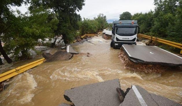 Velike štete na cestama