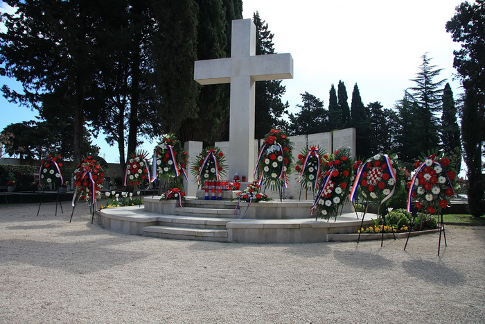 Dan županije: Polaganje vijenaca na Gradskom groblju Zadar Dan županije: Polaganje vijenaca na Gradskom groblju Zadar