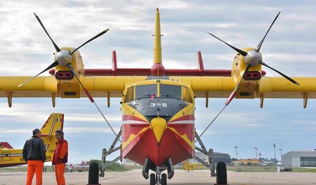 U sklopu Medjunarodne konferencije o gasenju pozara iz zraka (Aerial Firefighting Conference), u zrakoplovnoj bazi HRZ Zemunik odrzala se pokazna vjezba na kojoj su sudjelovali protupozarni avioni i helikopteri iz sastava 93. zrakoplovne baze u Zemuniku,