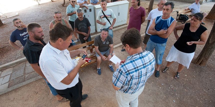 Prosvjed otpustenih radnika Gortana ispred sjedista tvrtke zbog neisplacenih placa. Na fotografiji: detalj s prosvjeda Foto: Luka Gerlanc / CROPIX Prosvjed otpustenih radnika Gortana ispred sjedista tvrtke zbog neisplacenih placa. Na fotografiji: detalj s prosvjeda Foto: Luka Gerlanc / CROPIX