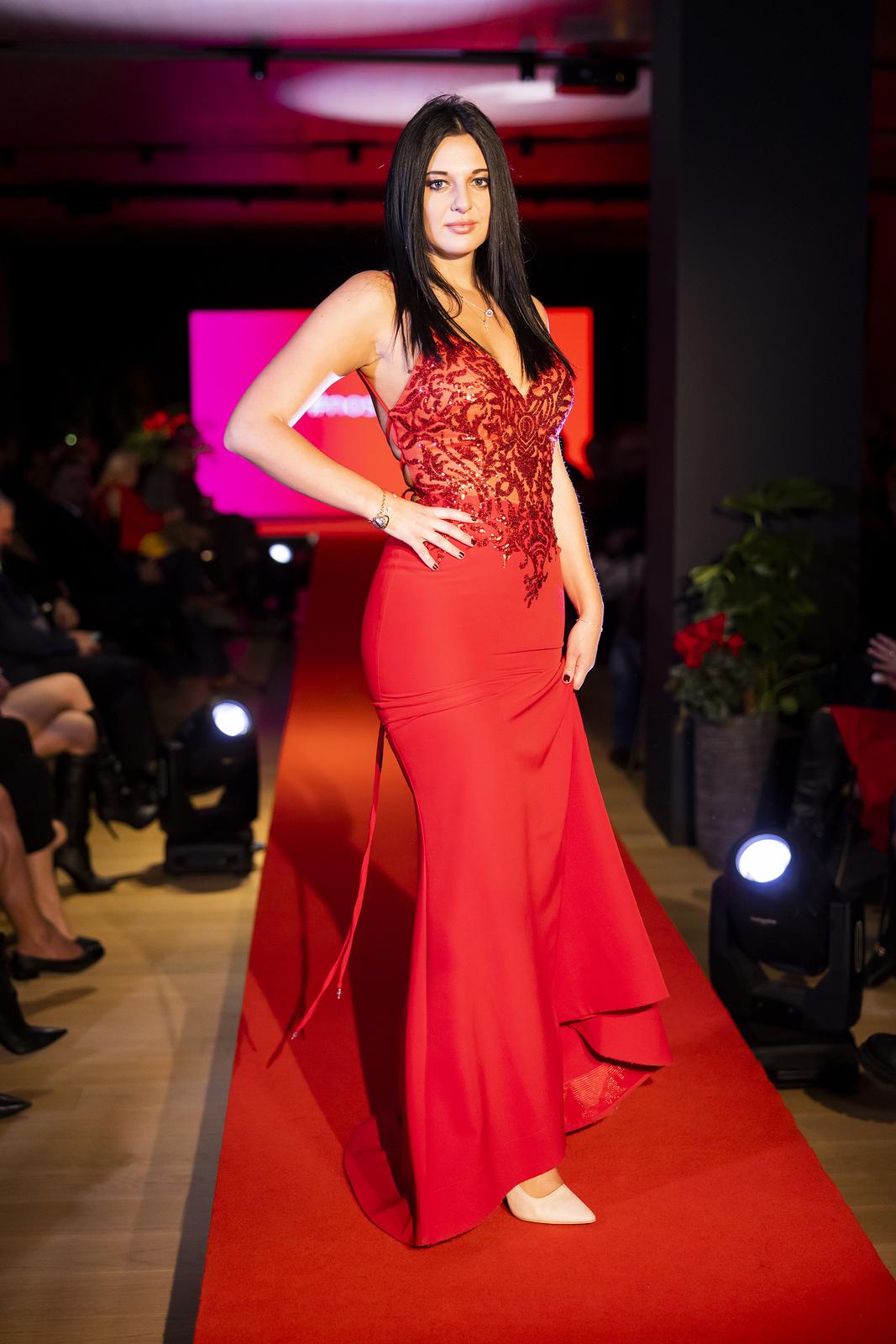 Dan crvenih haljina – modna revija u Splitu