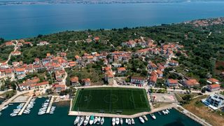 Nogometno igralište uz more u Sutomišćici jedno je od najljepših na svijetu