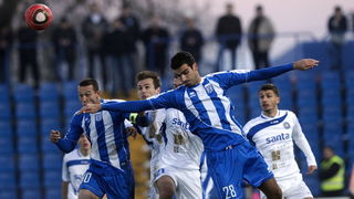 Karlovac, 271110.
Gradski stadion Karlovac
Nogometna utakmica 17. kola Prve HNL izmedju NK Karlovac i NK Zadar.
Na slici: igrac NK Karlovac Jurica Karabatic u skoku za loptu s ostalim igracima.
Foto: Sime Sokota / CROPIX Karlovac, 271110.
Gradski stadion Karlovac
Nogometna utakmica 17. kola Prve HNL izmedju NK Karlovac i NK Zadar.
Na slici: igrac NK Karlovac Jurica Karabatic u skoku za loptu s ostalim igracima.
Foto: Sime Sokota / CROPIX