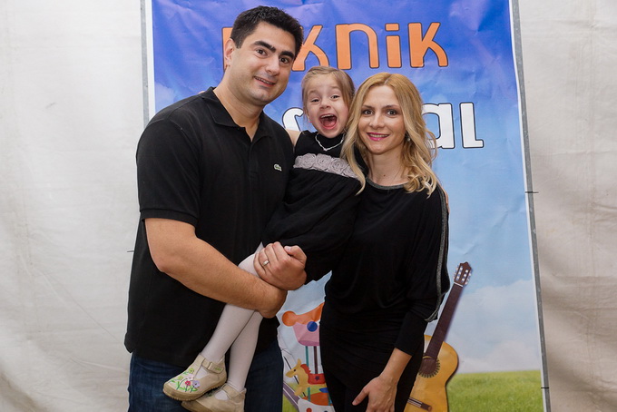 Zvuci klapske pjesme, riba na mnoštvo načina, sretna lica posjetitelja slika su ribljeg dana na prvom Jarun Piknik festivalu. Tomislav Bralić i klapa Intrade, Marijan Ban i Diktatori u Zagreb su donijeli dašak svježeg morskog zraka.