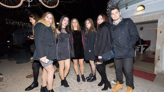 Doček 2017: Najluđa noć na zadarskom Poluotoku privukla više tisuća Zadrana i gostiju Doček 2017: Najluđa noć na zadarskom Poluotoku privukla više tisuća Zadrana i gostiju