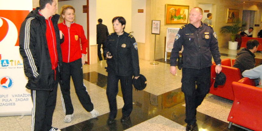 Policija u hotelu Kolovare, Foto: Andrija Lucic / CROPIX Policija u hotelu Kolovare, Foto: Andrija Lucic / CROPIX