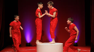 Igrajmo se: Zabranjeno mlađima od 15 strana A