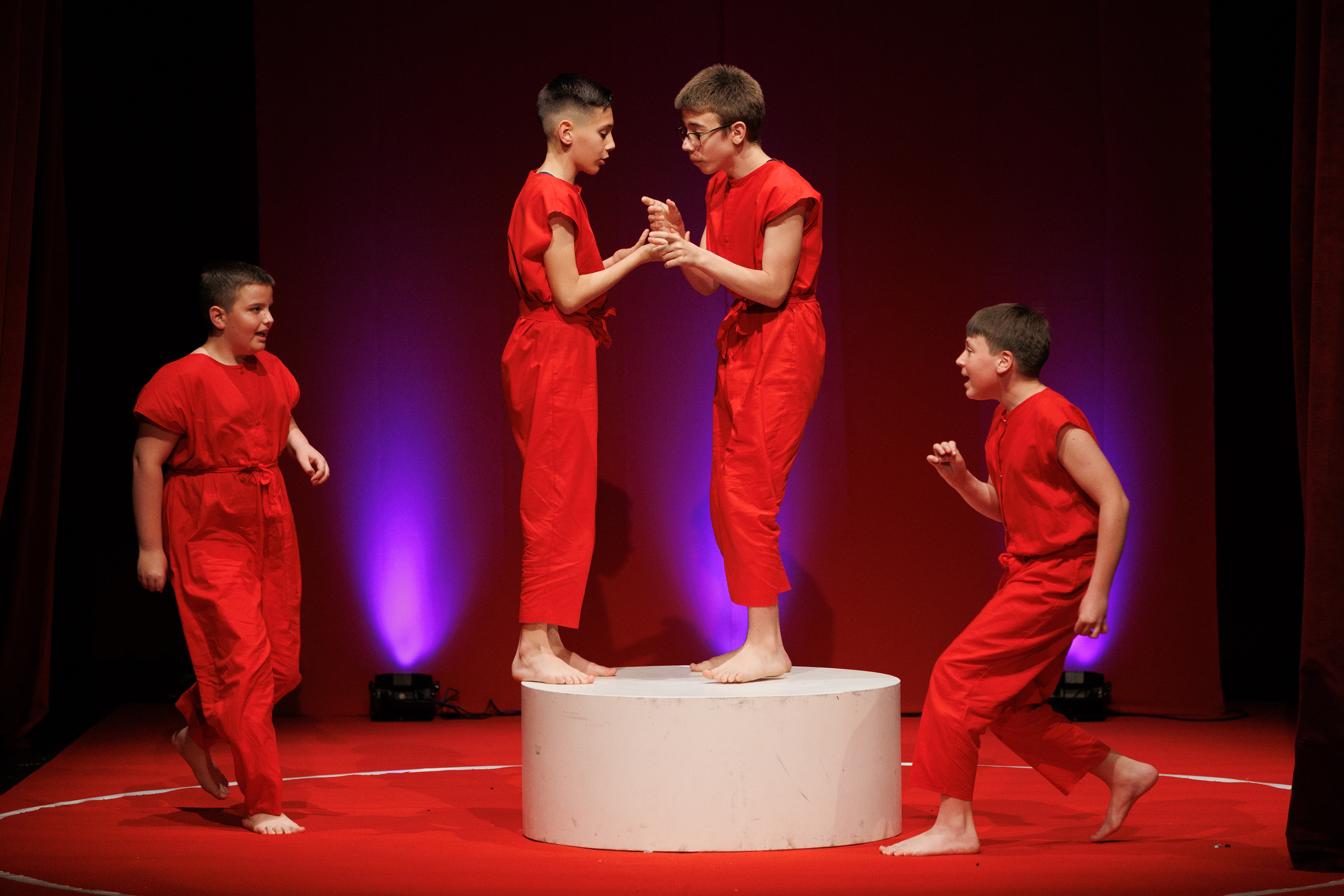 Igrajmo se: Zabranjeno mlađima od 15 strana A