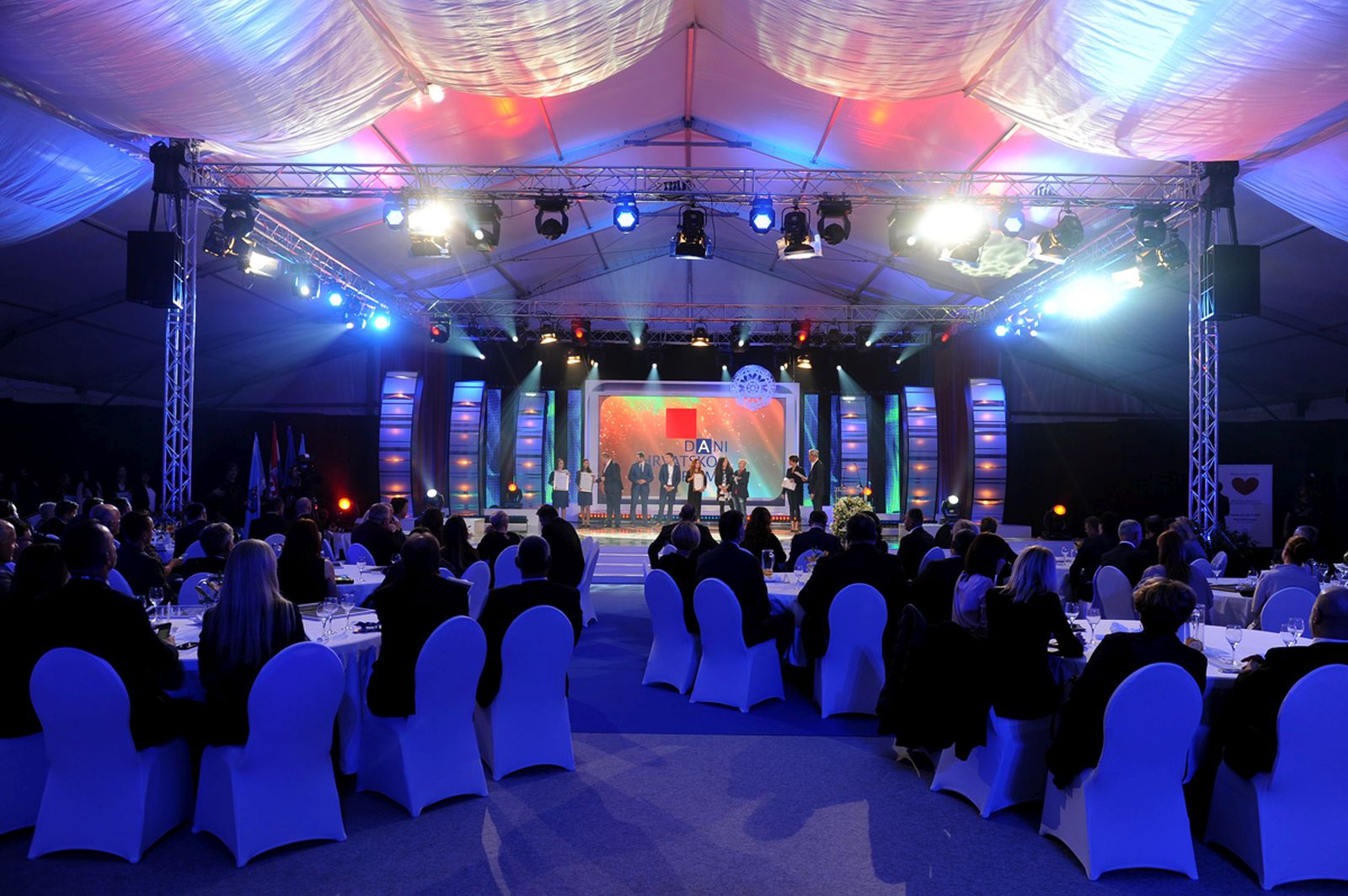 Zrakoplovnoj bazi Zemunik uručeno priznanje “Čovjek-ključ uspjeha u turizmu” Zrakoplovnoj bazi Zemunik uručeno priznanje “Čovjek-ključ uspjeha u turizmu”