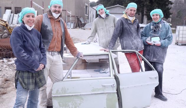 Mladi europski kipari stigli u Imotski, punom parom rade spomenik kultnom Mercedesu