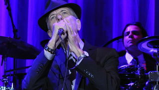 Zagreb, 250710.
Velicanstveni koncert legendarnog kanadskog kantautora Leonarda Cohena u prepunoj zagrebackoj Areni .
Foto : Jadran Babic / CROPIX