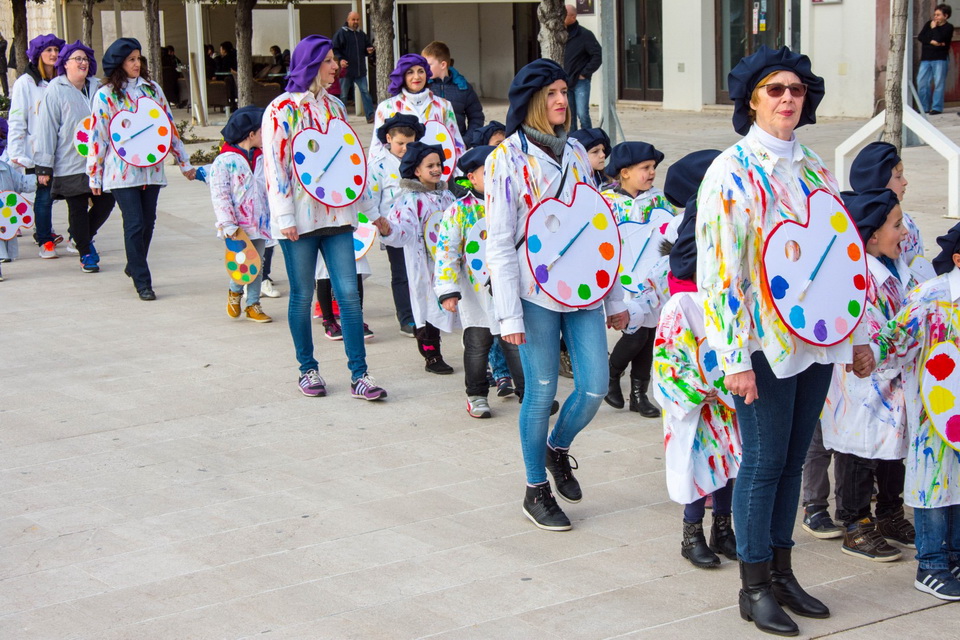 Paški zimski karneval 2017.- Maškarane skupine u karnevalskoj povorci Paški zimski karneval 2017.- Maškarane skupine u karnevalskoj povorci
